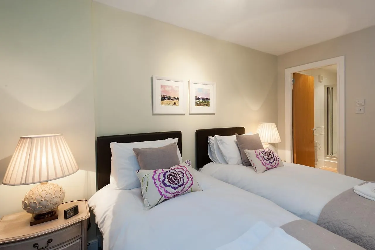 The Botanist Apartment Edinburgh Old Town 2 Bedroom Lift Parking 0*,  United Kingdom