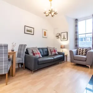 Bright And Cosy Flat At The Heart Of The Old Town Apartment